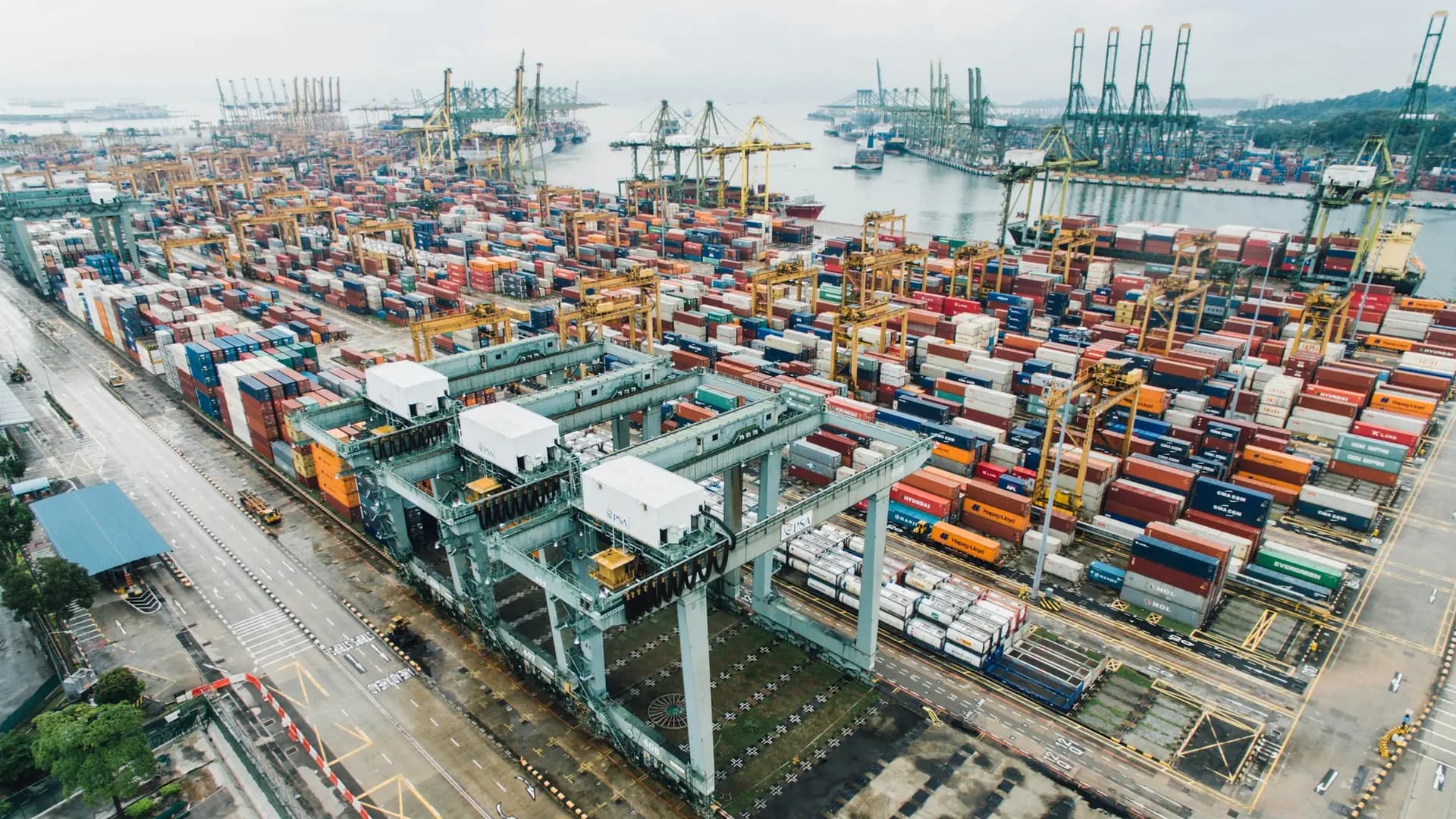 Puerto de contenedores: carga marítima desde Asia hacia Latinoamérica